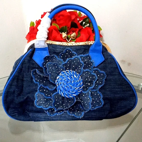 NWT🎁FREE GIFT INCLUDED🎁 Brand New Rhinestones Crystals Denim Shoulder Handbag - Picture 1 of 16